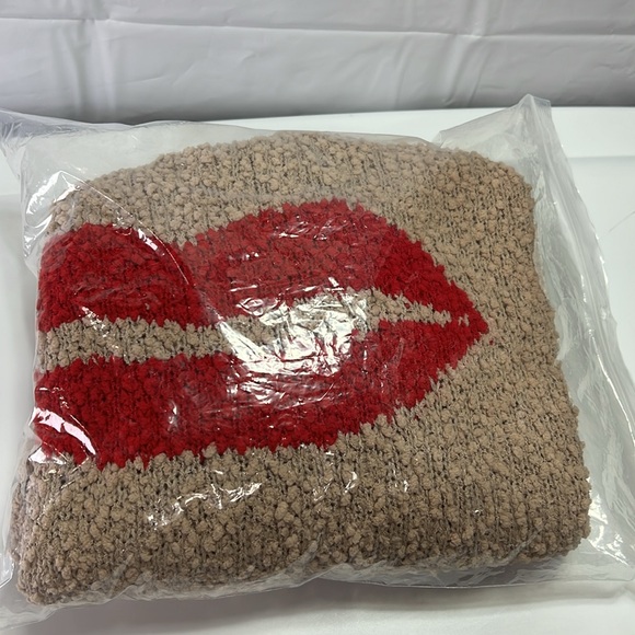 NEW Red LIP Graphic Popcorn Small POL Sweater - Picture 13 of 13